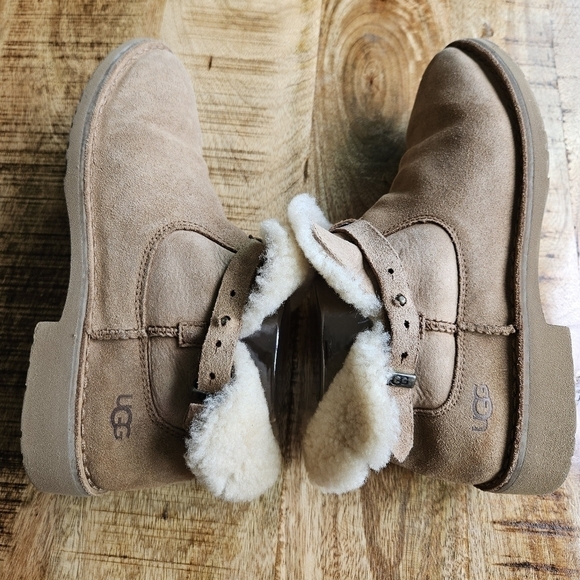 UGG Elisa Boots Women’s Brown Ankle Booties Sheepskin Suede Shearling Size 9.5M - Picture 9 of 13